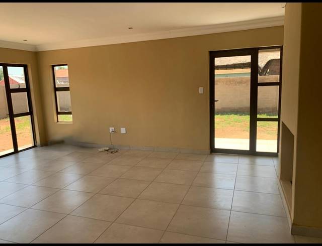 3 BEDROOM HOUSE FOR SALE IN HENLEY ON KLIP